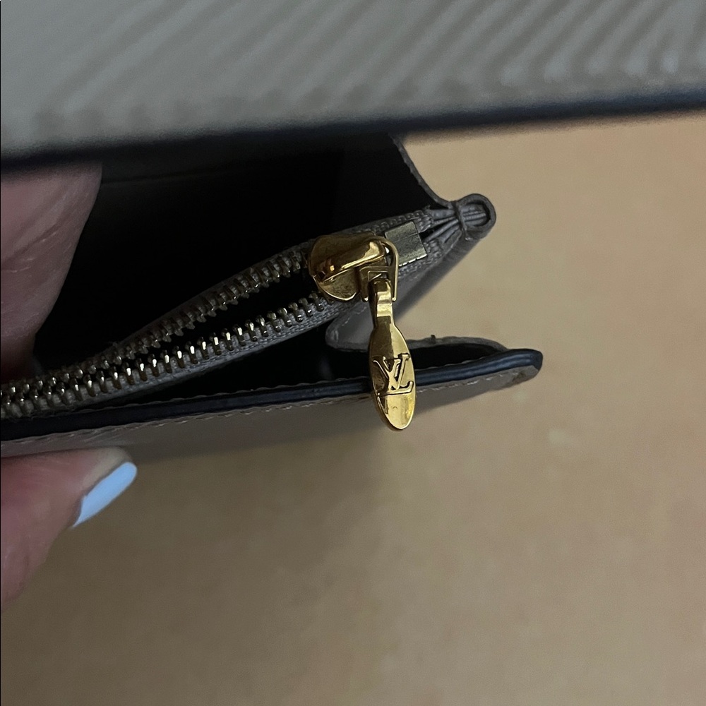 Authentic Louis Vuitton Twist Lock Wallet in Taupe with Gold Hardware LV - Picture 9 of 13